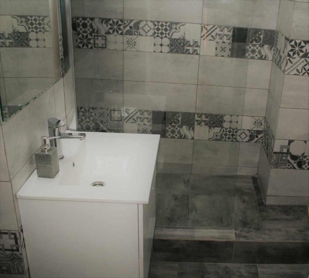 Casa Peterfi - Apartment With 3 Bedrooms And Spacious Living Room Târgu-Mureş Extérieur photo