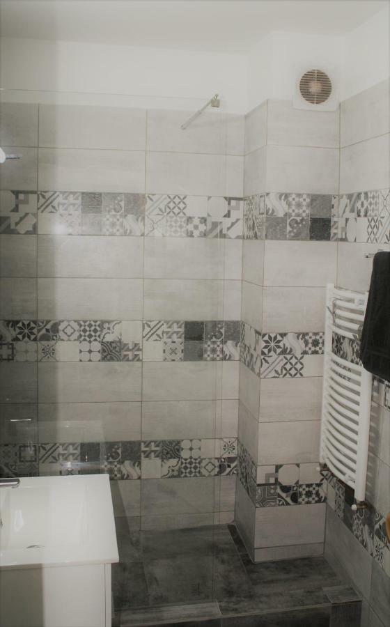 Casa Peterfi - Apartment With 3 Bedrooms And Spacious Living Room Târgu-Mureş Extérieur photo